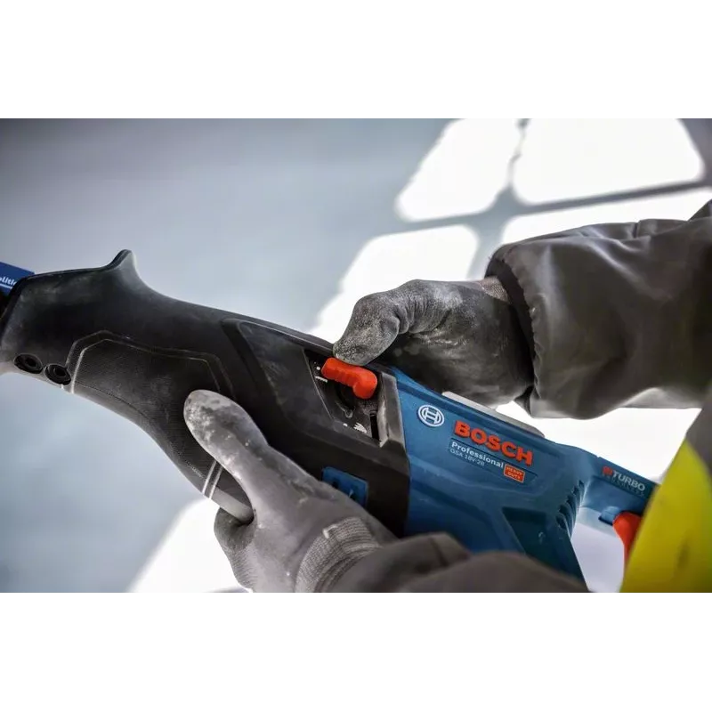 Bosch GSA 18V-28 Professional BITURBO serra sabre a bateria, 18 V, curso de 28 mm, sem bateria, L-BOXX, azul/preta