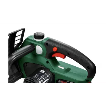 Motosserra a bateria Bosch UniversalChain 18 — lâmina de 13,5 cm, comprimento de corte de 20 cm, bateria de 2,5 Ah, 3 kg