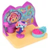 Conjunto de brincar Deluxe Room Spin Master Gabby's Dollhouse – Sala de bem-estar com figura de suricata