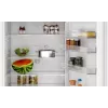 Combinado encastrável Bosch KBN96NSE0 — 383 L total, 285 L refrigeração, 98 L congelação, NoFrost, porta reversível, 34 dB, branco
