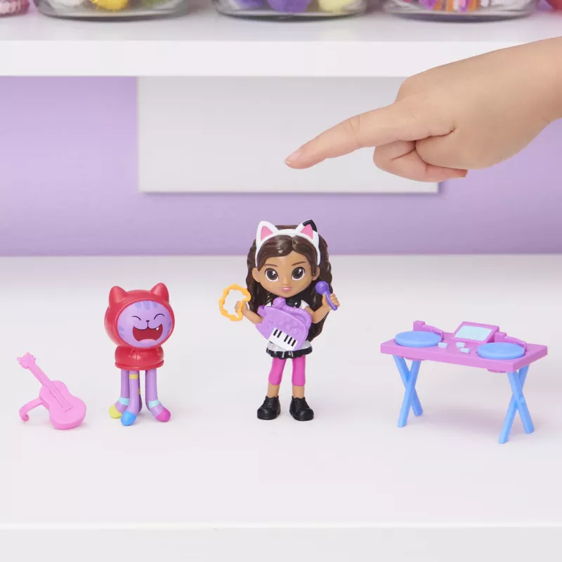 Gabbys Dollhouse, Conjunto Atelier de Arte com 2 figuras, 2 acessórios, entrega e móvel, brinquedo para crianças a partir dos 3 anos