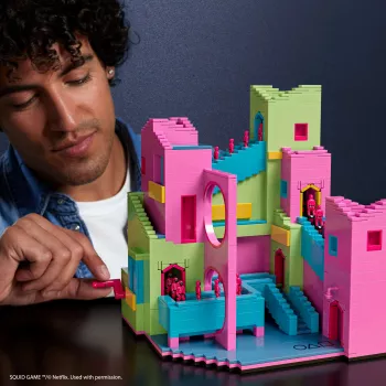 Mattel MEGA Squid Game Conjunto de brincar de construção de escadas com figura de ação (1707 peças) para colecionadores