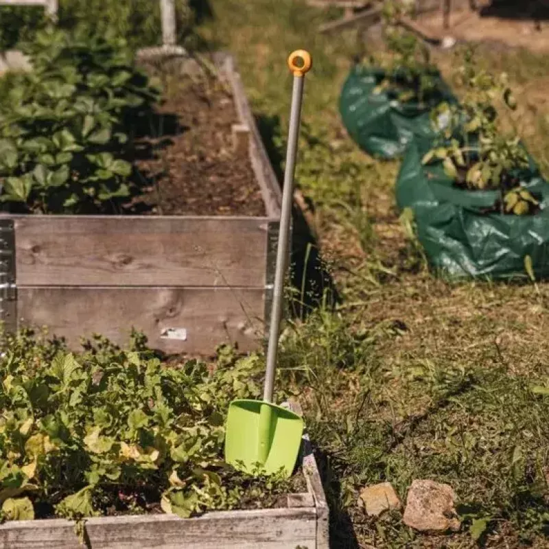 Pá Fiskars MyFirst alumínio-plástico, pá de jardim para criança, verde