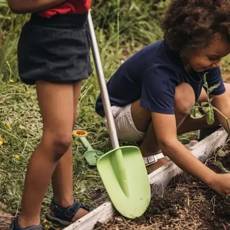 Pá Fiskars MyFirst alumínio-plástico, pá de jardim para criança, verde