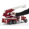 Camião de bombeiros BRUDER MACK Granite com bomba de água