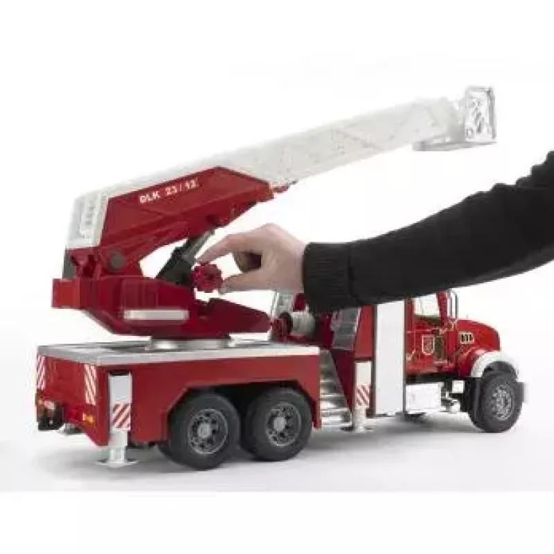 Camião de bombeiros BRUDER MACK Granite com bomba de água