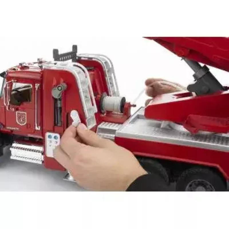 Camião de bombeiros BRUDER MACK Granite com bomba de água