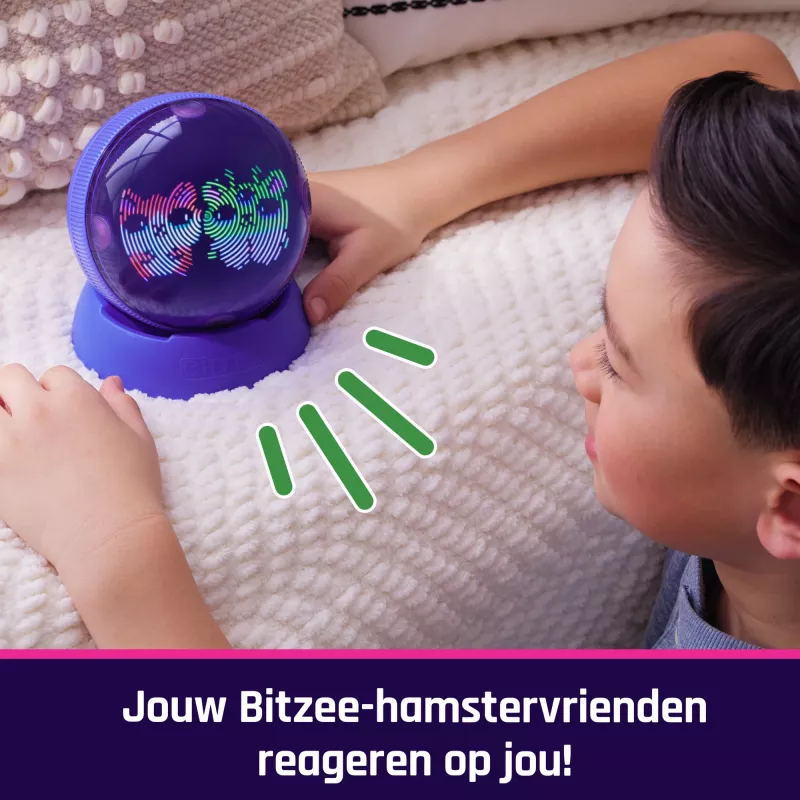 Brinquedo interativo bola de hamster Spinmaster Bitzee com mais de 20 hamsters digitais, rola e reage ao toque, pilha AA, multicolor