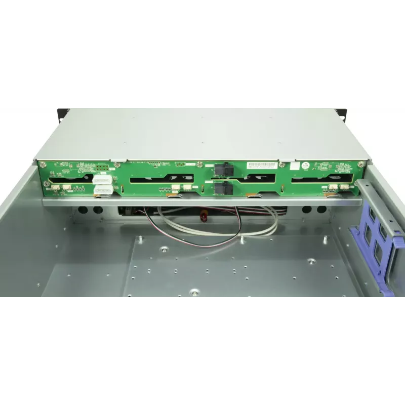 Inter-Tech IPC Storage 4U-4708 caixa de servidor rack 19", 4U, 8 baías Hot-Swap HDD de 2,5/3,5", backplane SAS 12G, E-ATX, 4 ventoinhas frontais + 2 traseiras de 80 mm, preta