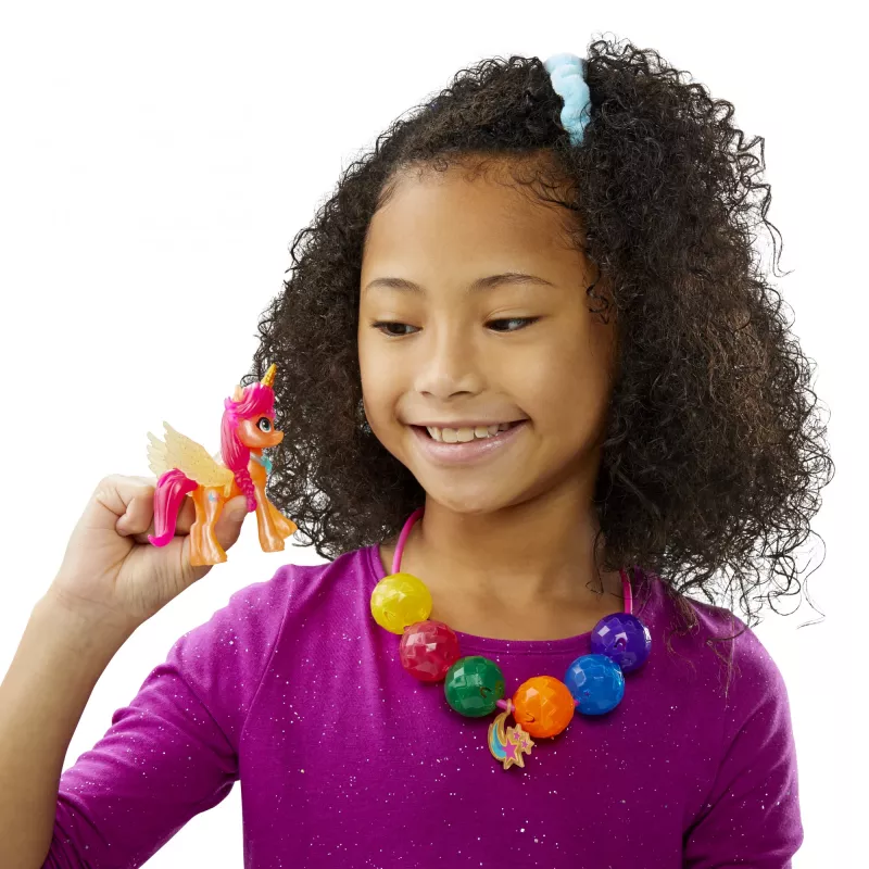 My Little Pony : Uma Nova Geração – Lanterna Sparkle Reveal Sunny Starscout – Brinquedo luminoso com 25 peças, surpresas