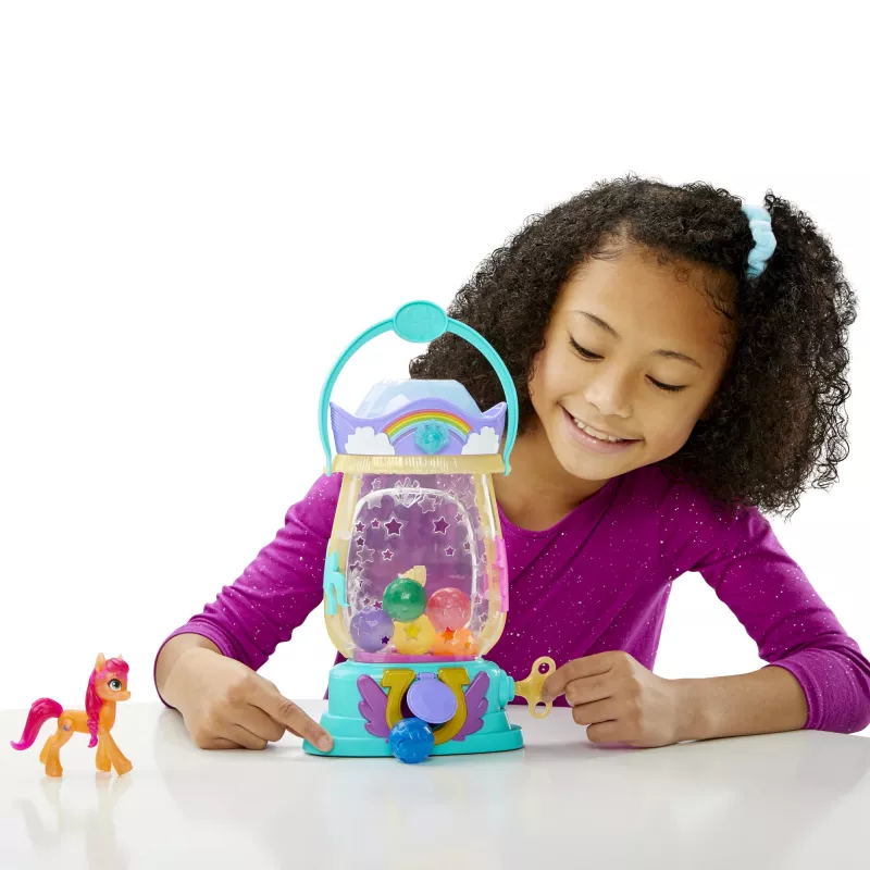 My Little Pony : Uma Nova Geração – Lanterna Sparkle Reveal Sunny Starscout – Brinquedo luminoso com 25 peças, surpresas