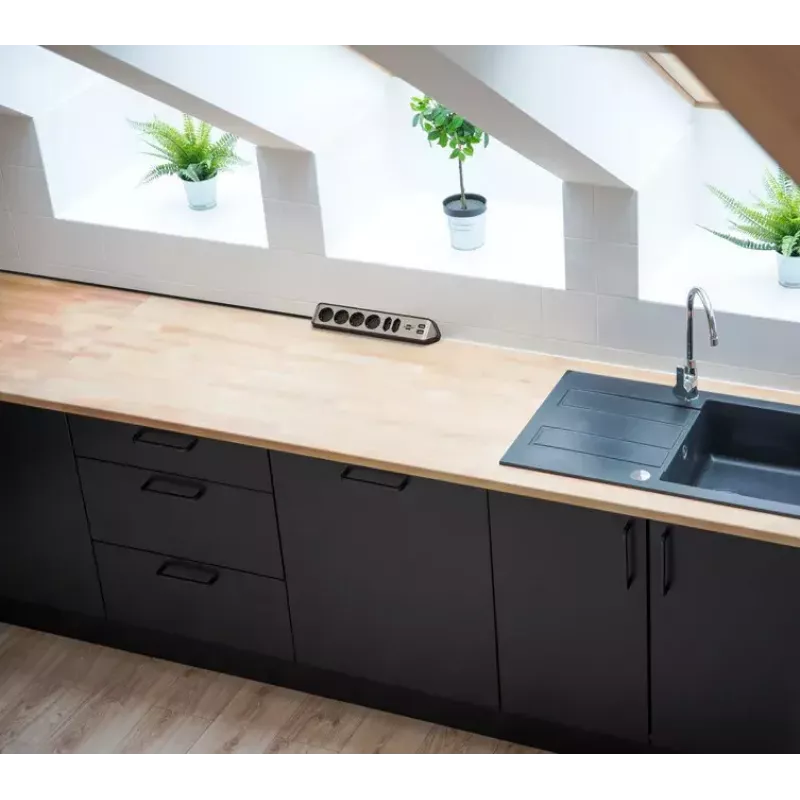 Régua de tomadas Brennenstuhl 1153590610 2 m 6 tomadas AC interior preto prateado