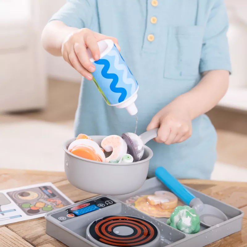 Melissa & Doug Simmer & Stir conjunto de fogão com alimentos de brincar com revelação de cor Water WOW, brinquedo pré-escolar a partir dos 3 anos