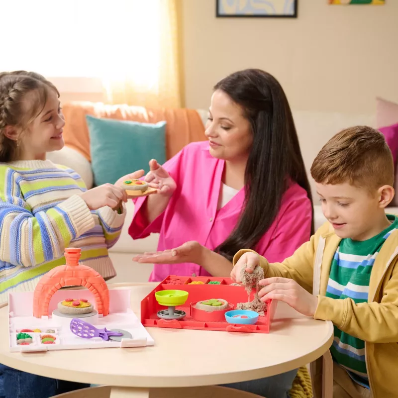 Kinetic Sand, conjunto de brincar SquishPizza forno de pizza que cresce, presentes criativos de Páscoa, inclui 1 lb de areia de brincar moldável & 5 ferramentas, artesanato de alimentos de brincar brinquedo para crianças