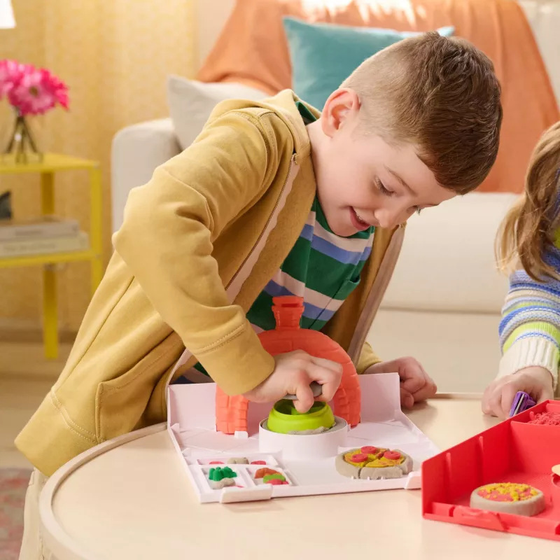 Kinetic Sand, conjunto de brincar SquishPizza forno de pizza que cresce, presentes criativos de Páscoa, inclui 1 lb de areia de brincar moldável & 5 ferramentas, artesanato de alimentos de brincar brinquedo para crianças