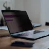 Filtro de privacidade StarTech.com para portátil MacBook Pro 21/23 de 14 polegadas, filtro de privacidade removível e reversível antirreflexo, proteção magnética para ecrã de portátil com redução de 51% de luz azul