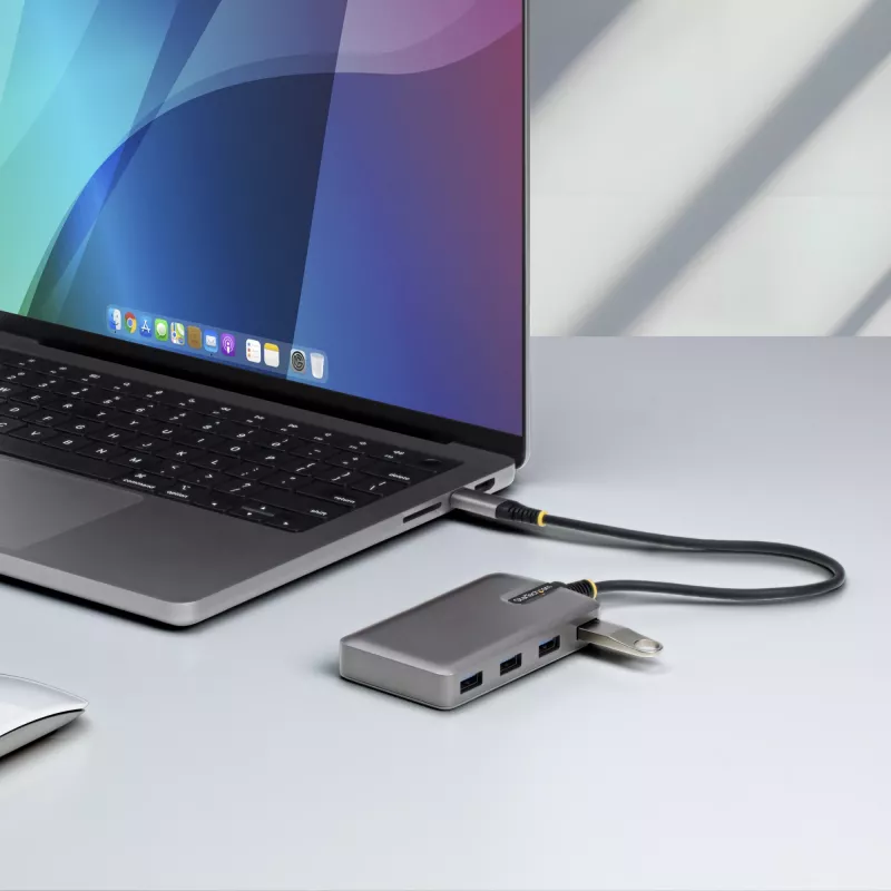 Hub USB-C de 4 portas StarTech.com - 5Gbit/s - alimentado pelo bus - Hub USB-C para 4x USB-A com entrada de alimentação auxiliar opcional - hub USB portátil para secretária/portátil - cabo de 30 cm - Hub de expansão USB