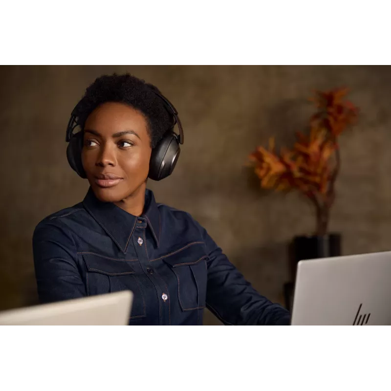 Headset HP Poly Voyager Surround 85 UC USB-C + Adaptador USB-C/A + Estação de carregamento