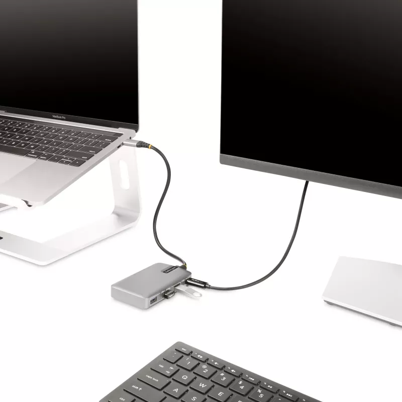 Hub USB-C de 4 portas StarTech.com com saída de vídeo USB-C DP Alt Mode 4K 60Hz - 3x USB-A, 1x USB Type-C, Power Delivery pass-through 100W, USB 3.2 10Gbps, cabo de 30cm, hub USB portátil