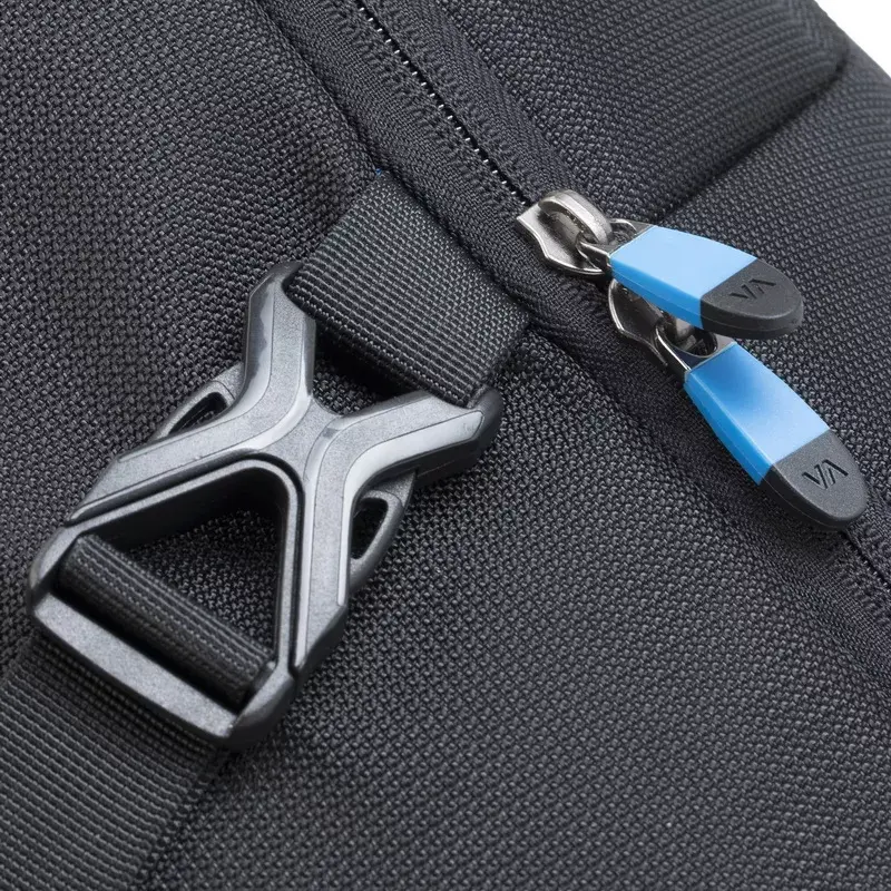Mochila Rivacase 7860 para portáteis até 43,9 cm (17,3 polegadas), poliéster, preto/azul