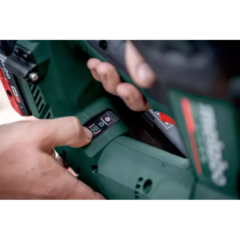 Agrampadora Metabo NFR 18 LTX 90 BL bateria 4 Ah 550 disparos/min