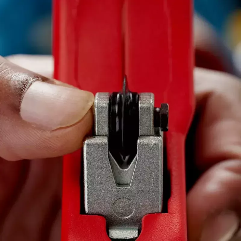 Corta-tubos Knipex 90 31 03 BK adequado para latão, cobre, aço