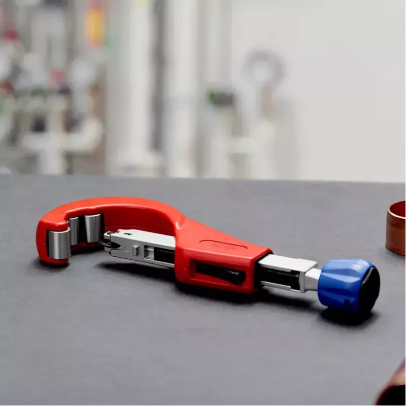 Corta-tubos Knipex 90 31 03 BK adequado para latão, cobre, aço
