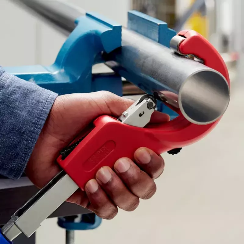 Corta-tubos Knipex 90 31 03 BK adequado para latão, cobre, aço