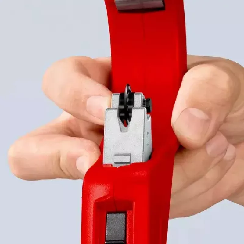 Corta-tubos Knipex 90 31 03 BK adequado para latão, cobre, aço