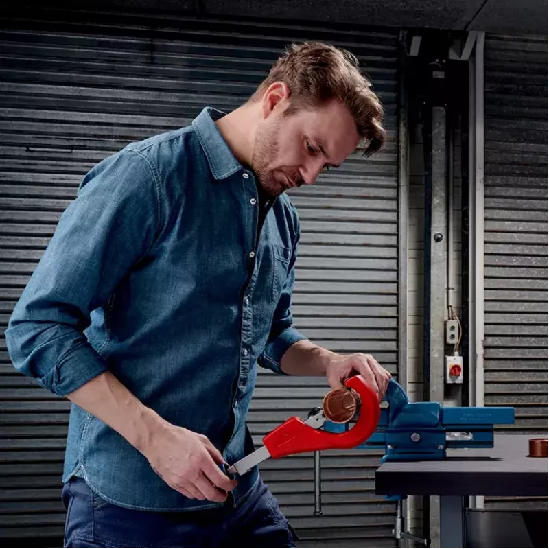 Corta-tubos Knipex 90 31 03 BK adequado para latão, cobre, aço