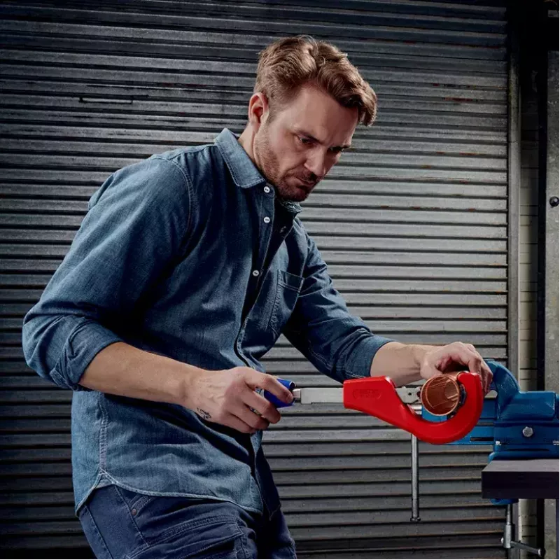 Corta-tubos Knipex 90 31 03 BK adequado para latão, cobre, aço