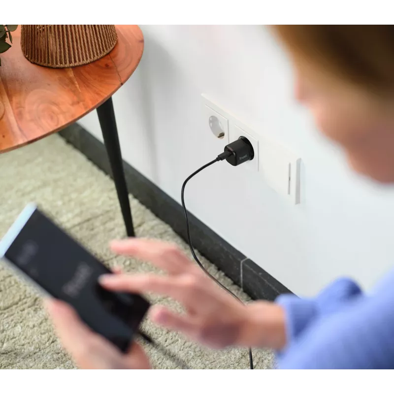 Carregador AC Trust Maxo Universal preto 12V 3A USB Type-C