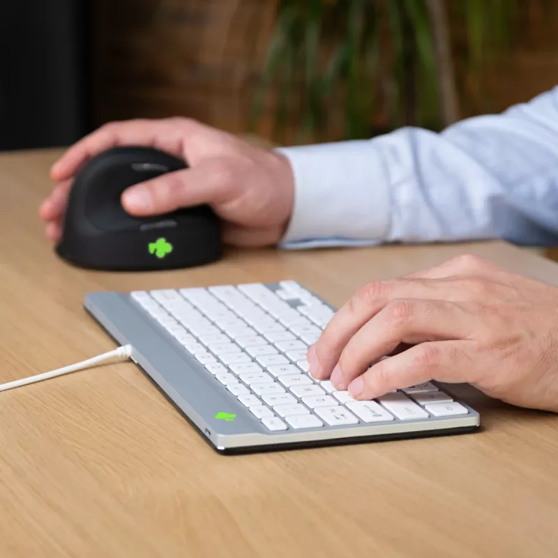 Teclado ergonómico R-Go Tools R-Go Compact Break, teclado compacto com software de pausas, QWERTY (US), com fios, branco