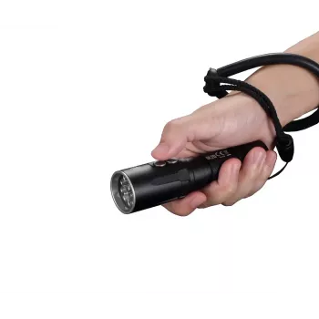 Lanterna de mão Nitecore DL20 LED 1000 lm, 9 h de autonomia da bateria, preta, 135,5 g