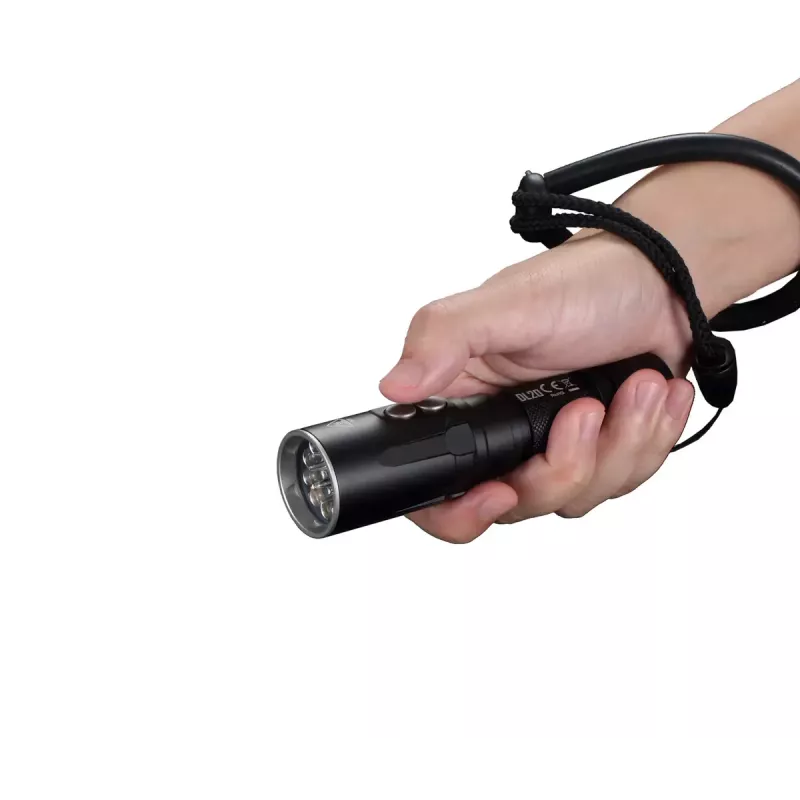 Lanterna de mão Nitecore DL20 LED 1000 lm, 9 h de autonomia da bateria, preta, 135,5 g