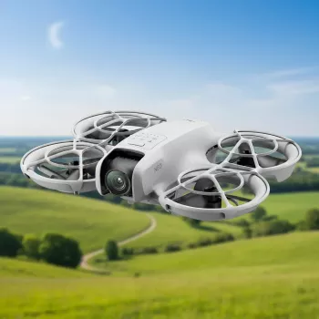 Drone leve DJI Neo 135g com câmara 4K Ultra HD, até 18 minutos de tempo de voo com uma carga, sem comando