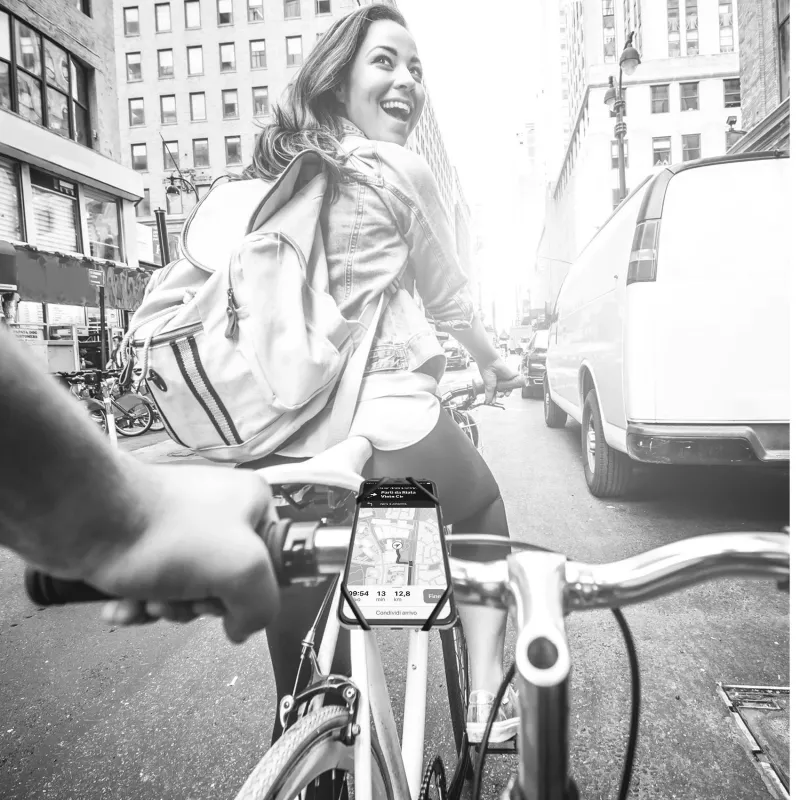 Suporte passivo para telemóvel/smartphone Celly Swipe Bike preto