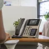 Telefone IP POLY Edge E400 8 linhas com fio preto