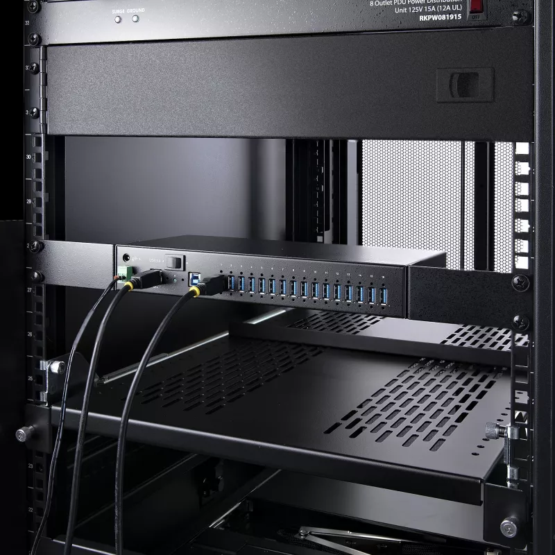 StarTech.com Hub USB industrial 5Gbps de 16 portas com fonte de alimentação, caixa metálica, montável, proteção ESD, alimentação por blocos de terminais, função de carregamento USB, comutador dual-host – TAA