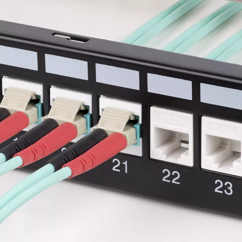 Acoplador StarTech.com LC para LC, acoplador de fibra ótica LC, conetor fêmea keystone LC/UPC, acoplador keystone LC de fibra ótica duplex para patch panel