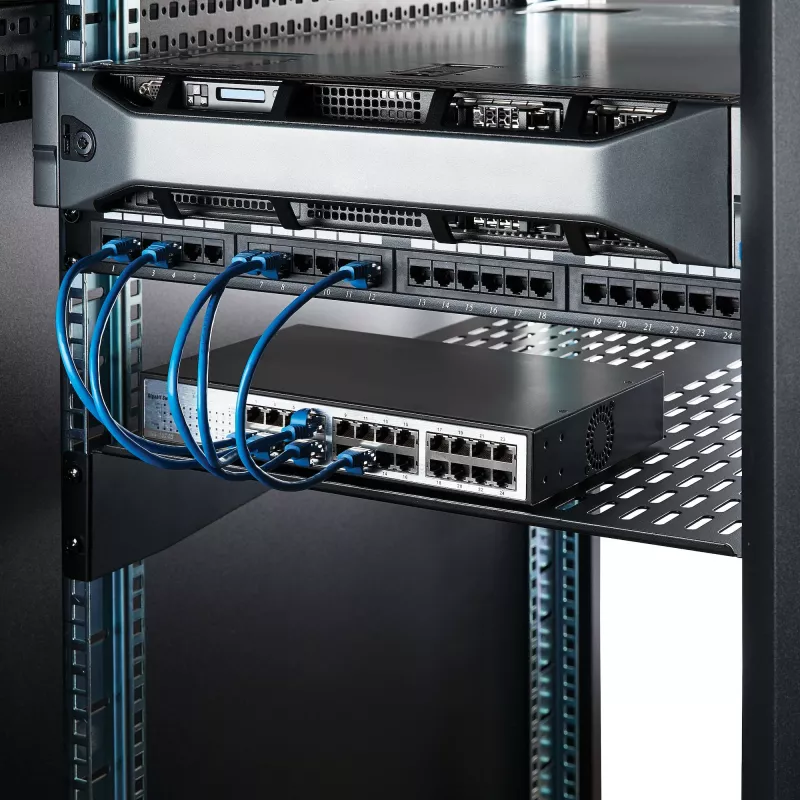 StarTech.com CABSHELF22V prateleira fixa ventilada 2U para rack de servidor, 19″, 22″ (55,9 cm) de profundidade, até 22 kg, aço, preta