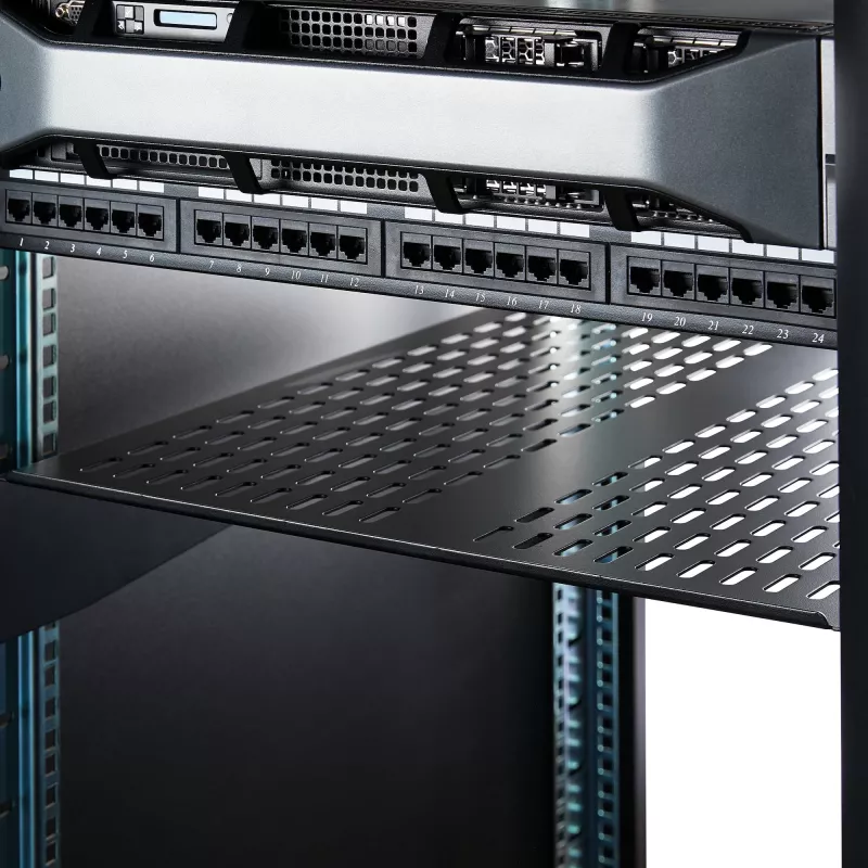 StarTech.com CABSHELF22V prateleira fixa ventilada 2U para rack de servidor, 19″, 22″ (55,9 cm) de profundidade, até 22 kg, aço, preta