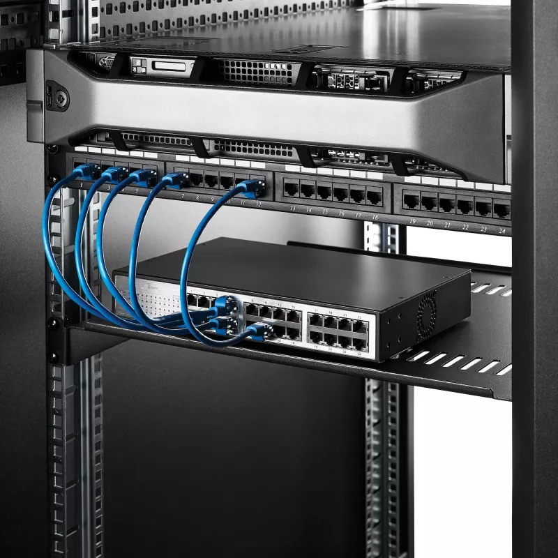 StarTech.com Prateleira de rack 1U para servidor – Bandeja cantilever ventilada universal para rack de equipamento de rede e armário de 19 polegadas – Aço de alta resistência – Capacidade de carga 44lb/20kg – Prateleira com 16 polegadas de profundidade, Preto