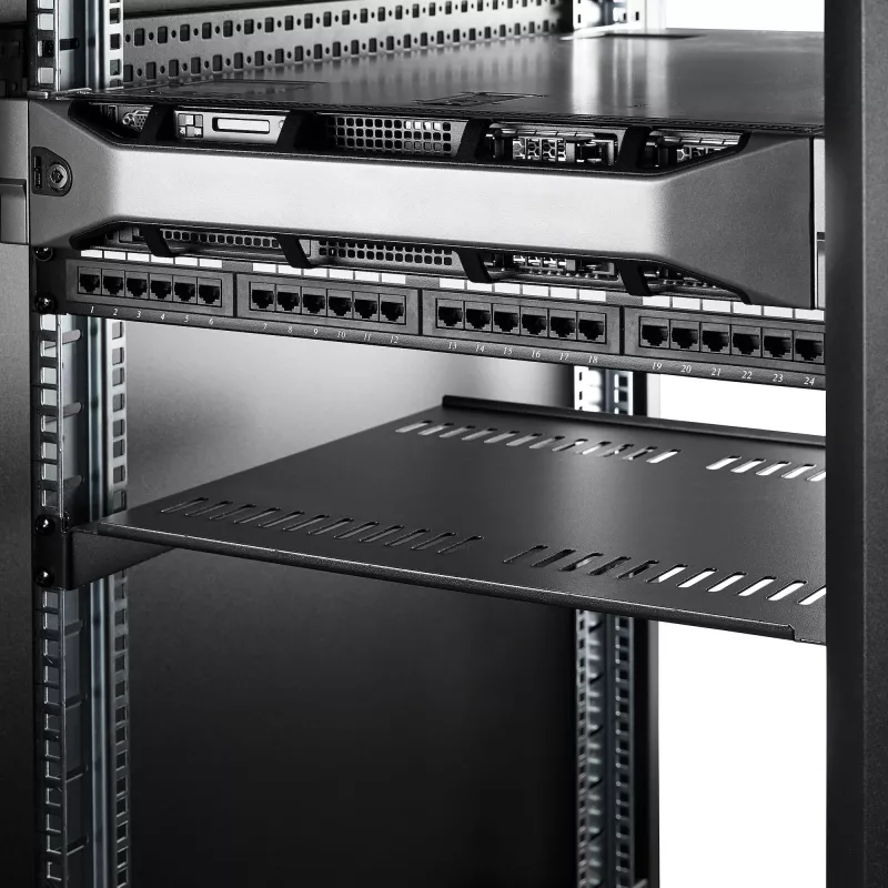 StarTech.com Prateleira de rack 1U para servidor – Bandeja cantilever ventilada universal para rack de equipamento de rede e armário de 19 polegadas – Aço de alta resistência – Capacidade de carga 44lb/20kg – Prateleira com 16 polegadas de profundidade, Preto