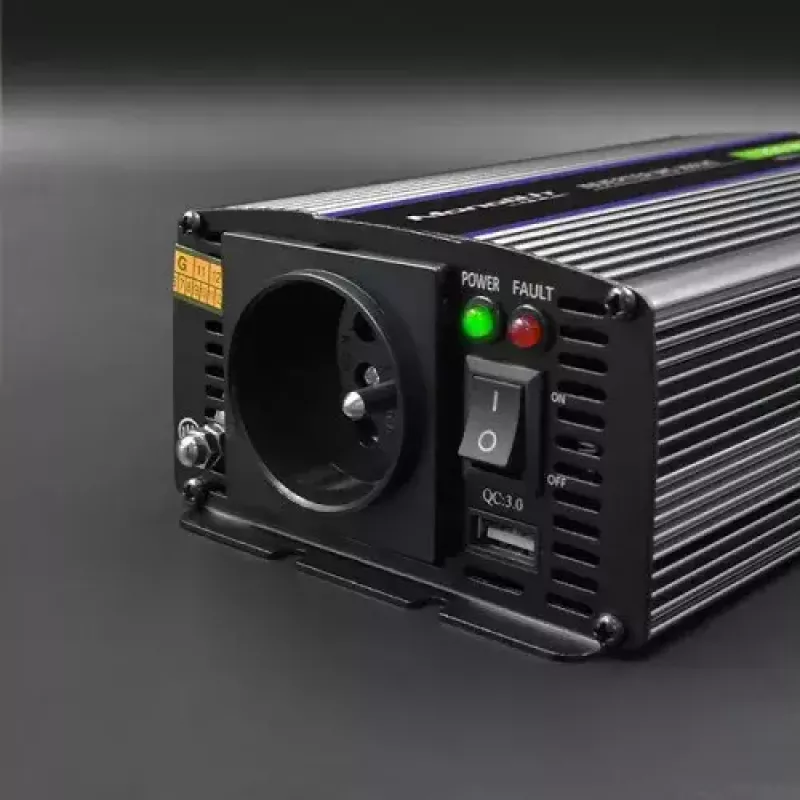 Inversor QOLTEC Monolith 600 W — 12 V para 230 V, USB PD 18 W, Auto/Interior, preto