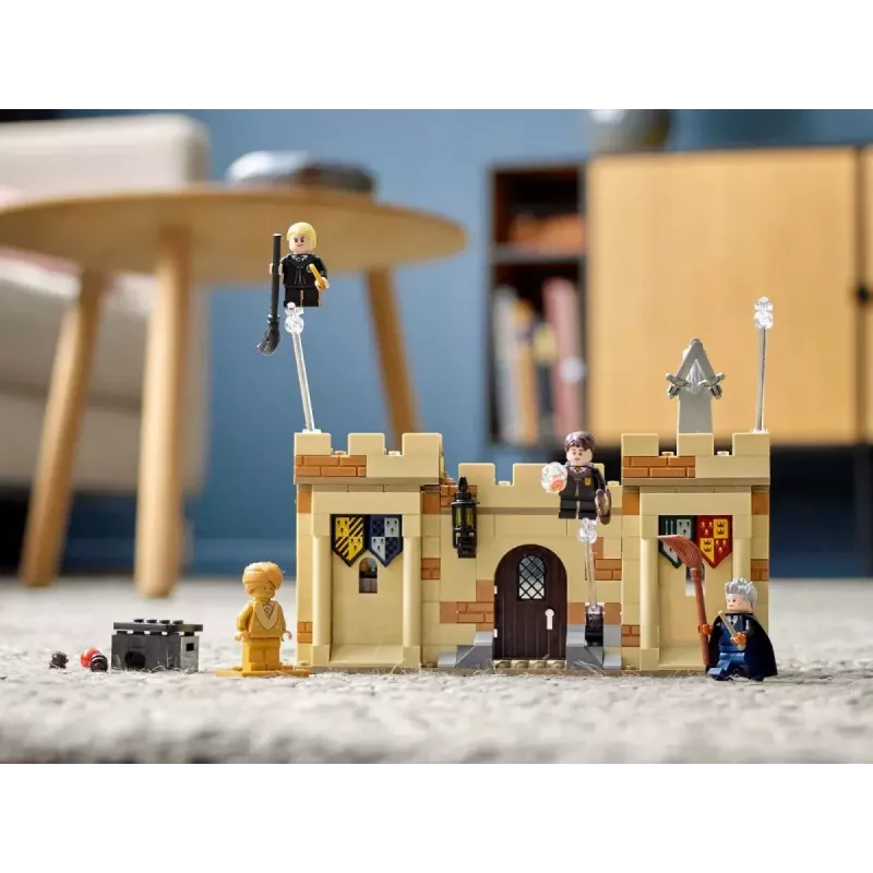 Conjunto LEGO Harry Potter Hogwarts Primeira Aula de Voo 76395 com minifiguras de Harry e Draco