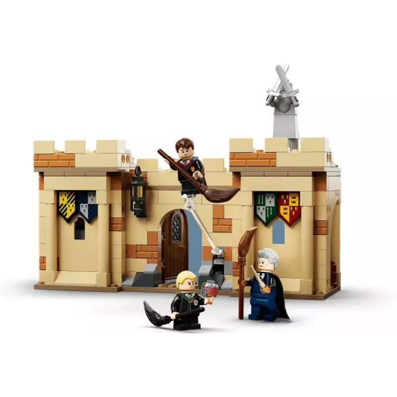 Conjunto LEGO Harry Potter Hogwarts Primeira Aula de Voo 76395 com minifiguras de Harry e Draco