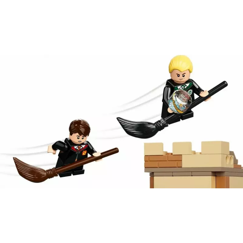 Conjunto LEGO Harry Potter Hogwarts Primeira Aula de Voo 76395 com minifiguras de Harry e Draco