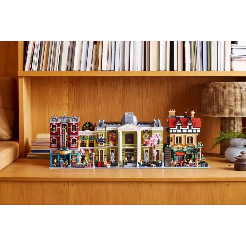 Conjunto de construção LEGO Icons 10350 Casa de Canto Tudor — 3.266 peças, 8 minifiguras, idade 18+, 260×250×310 mm