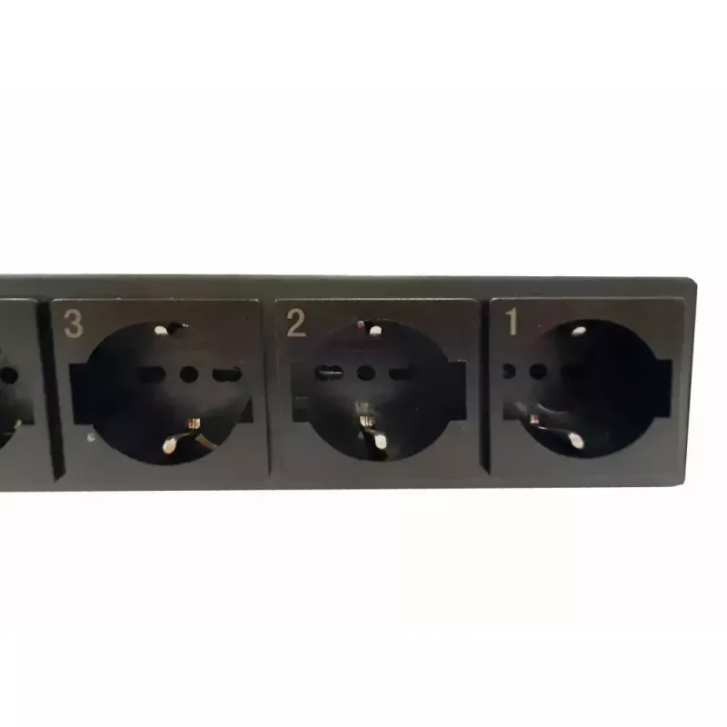 Régua de tomadas Techly 8 tomadas rack 19 polegadas com 8 interruptores ON/OFF 1,5HE
